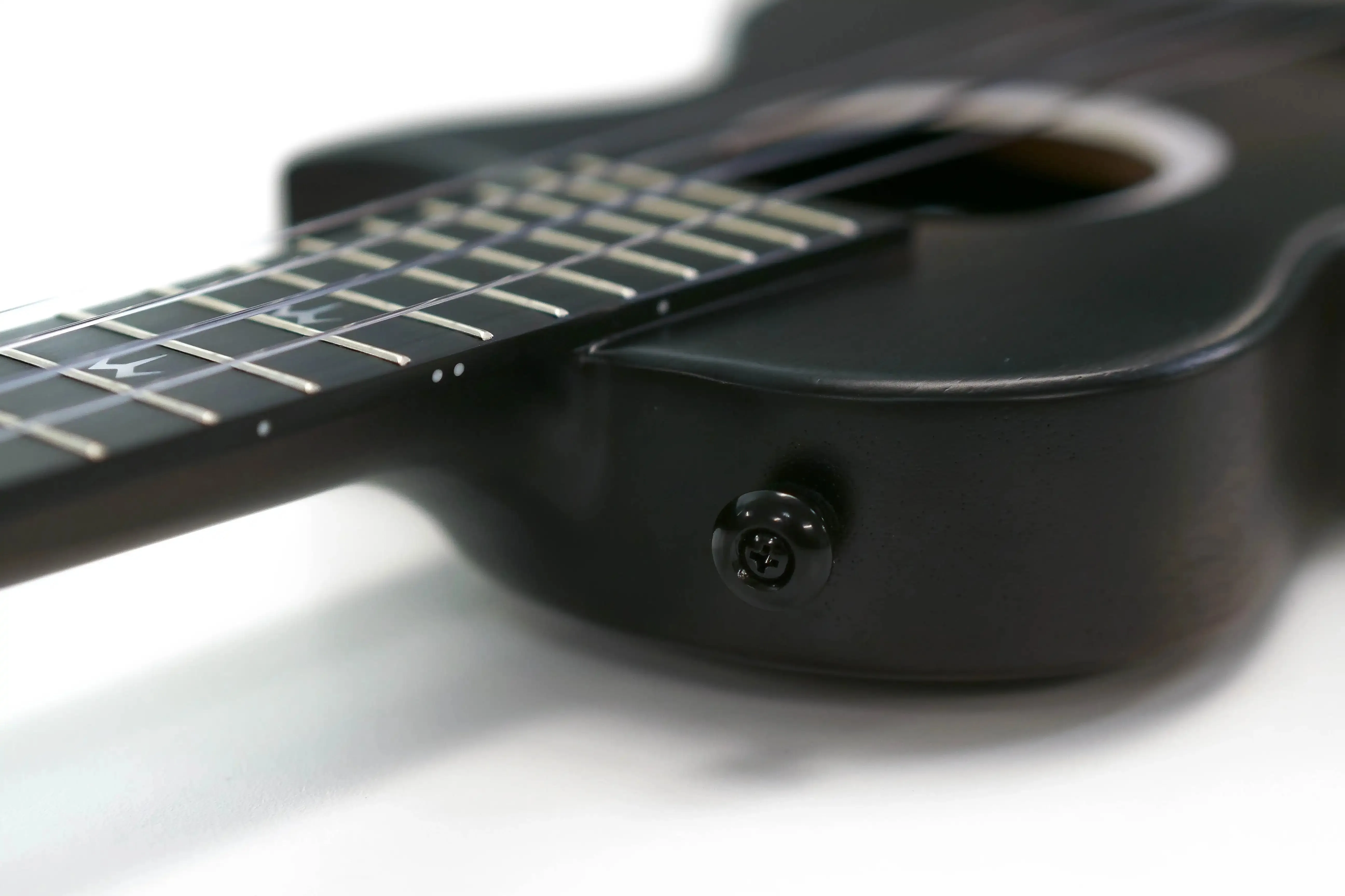 Enya EUT-MOON-BK-EQ Taimane Signature Acousticplus Tenor Ukulele - Black - Image 6