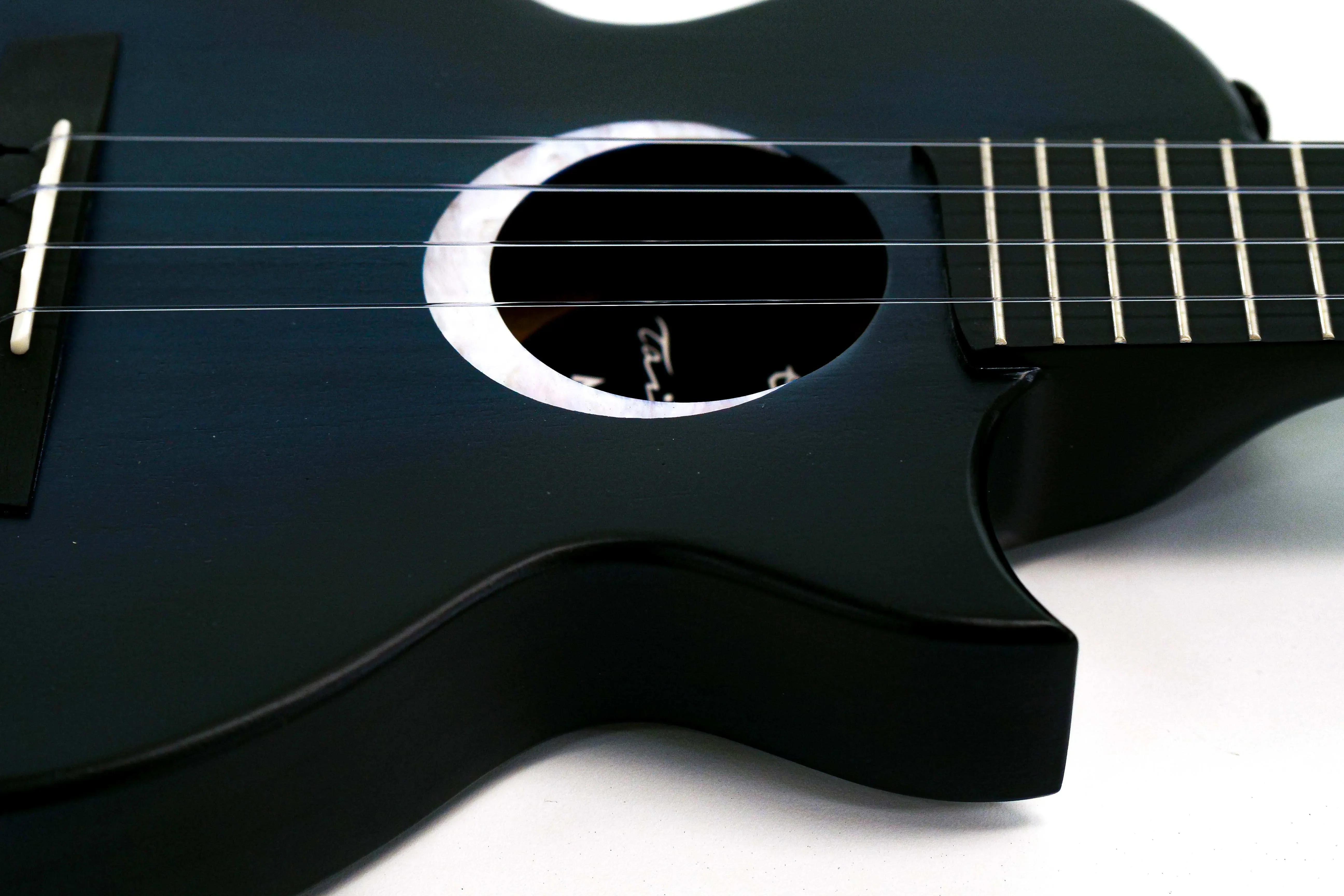 Enya EUT-MOON-BU-EQ Taimane Signature AcousticPlus Tenor Ukulele - Blue - Image 4