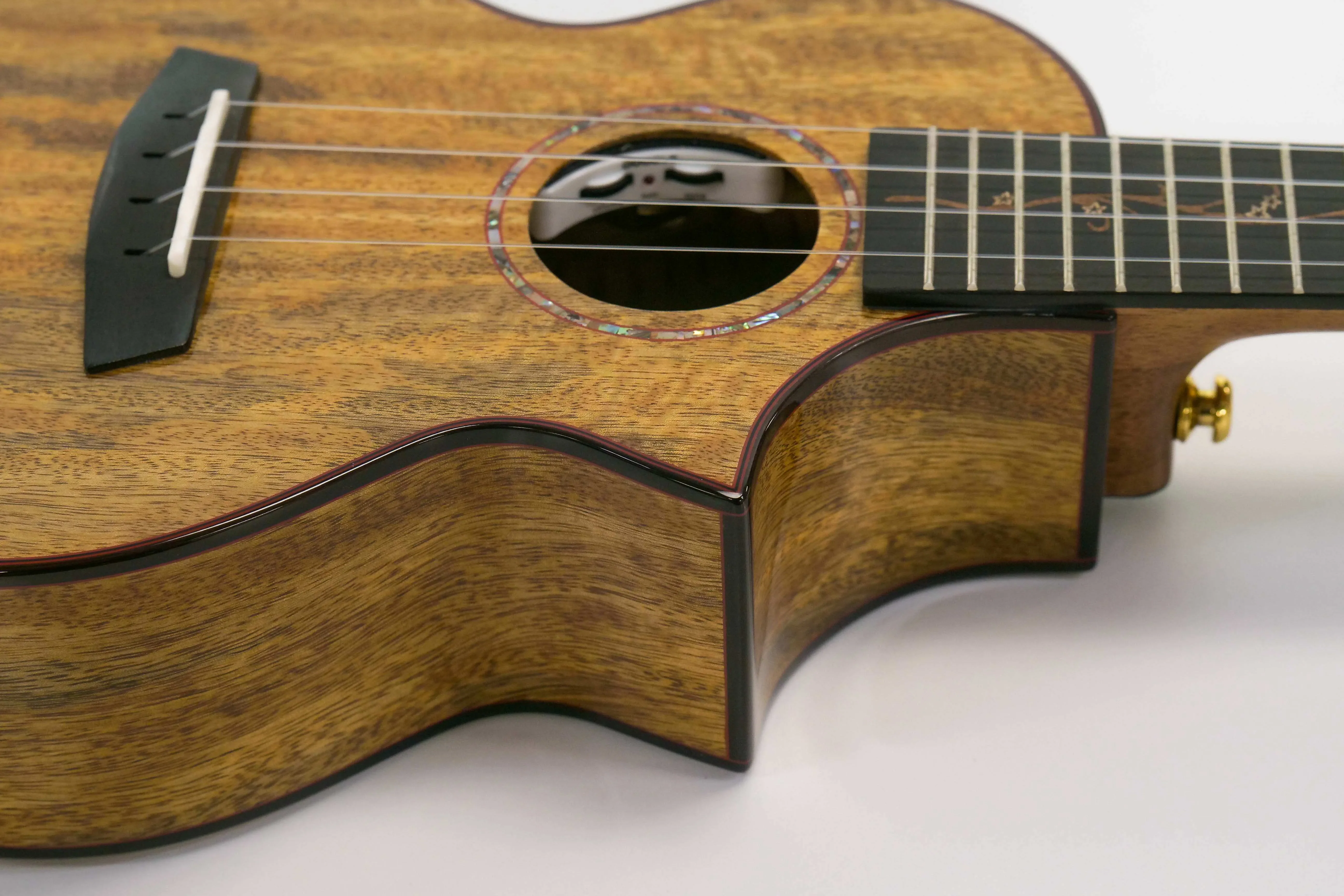 Enya EUC-MG6-EQ Solid Mango Concert Ukulele w/ Pickup - Image 3