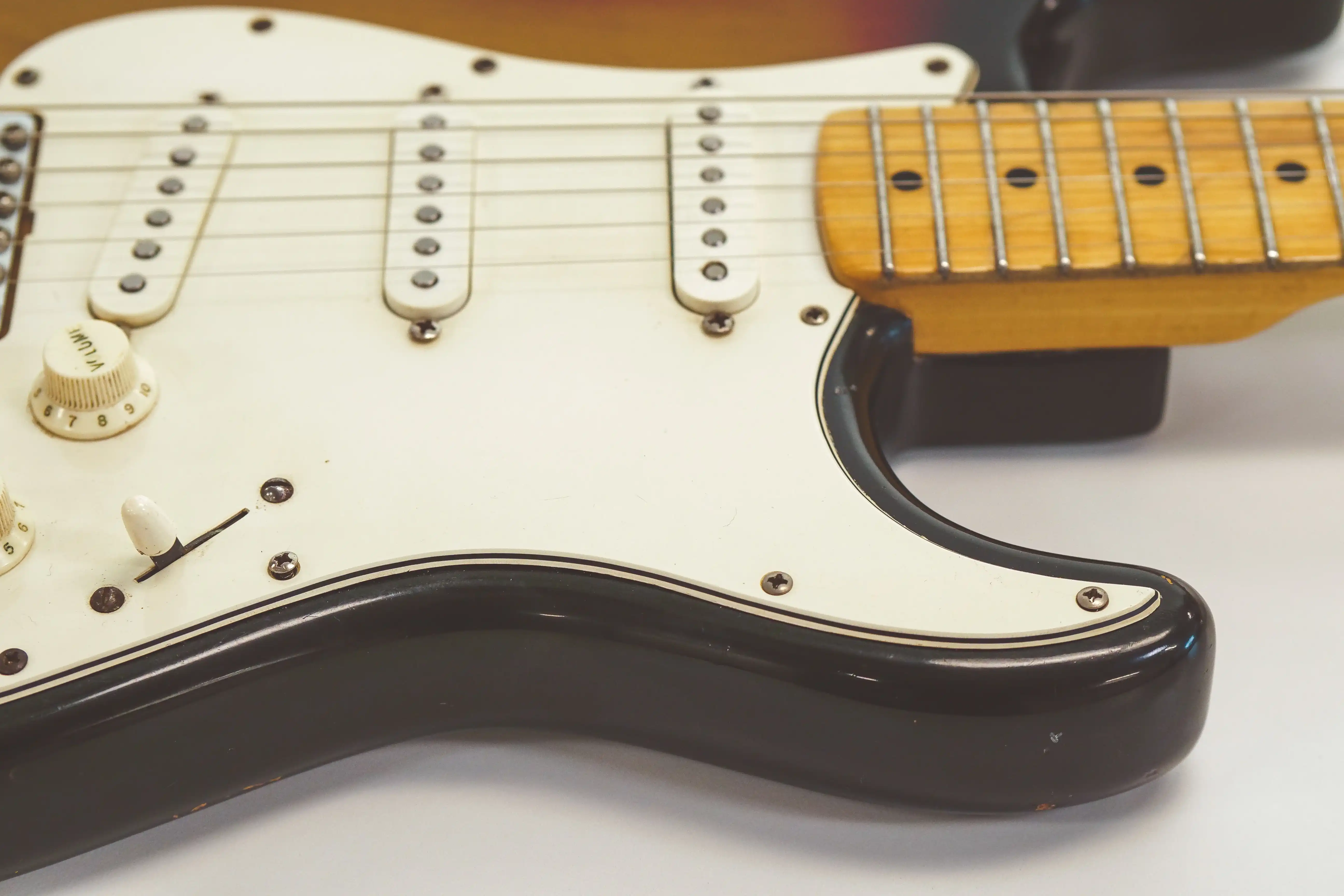 Fender 1974-1975 Stratocaster Sunburst Vintage Electric Guitar "SLOWHAND" - Image 3