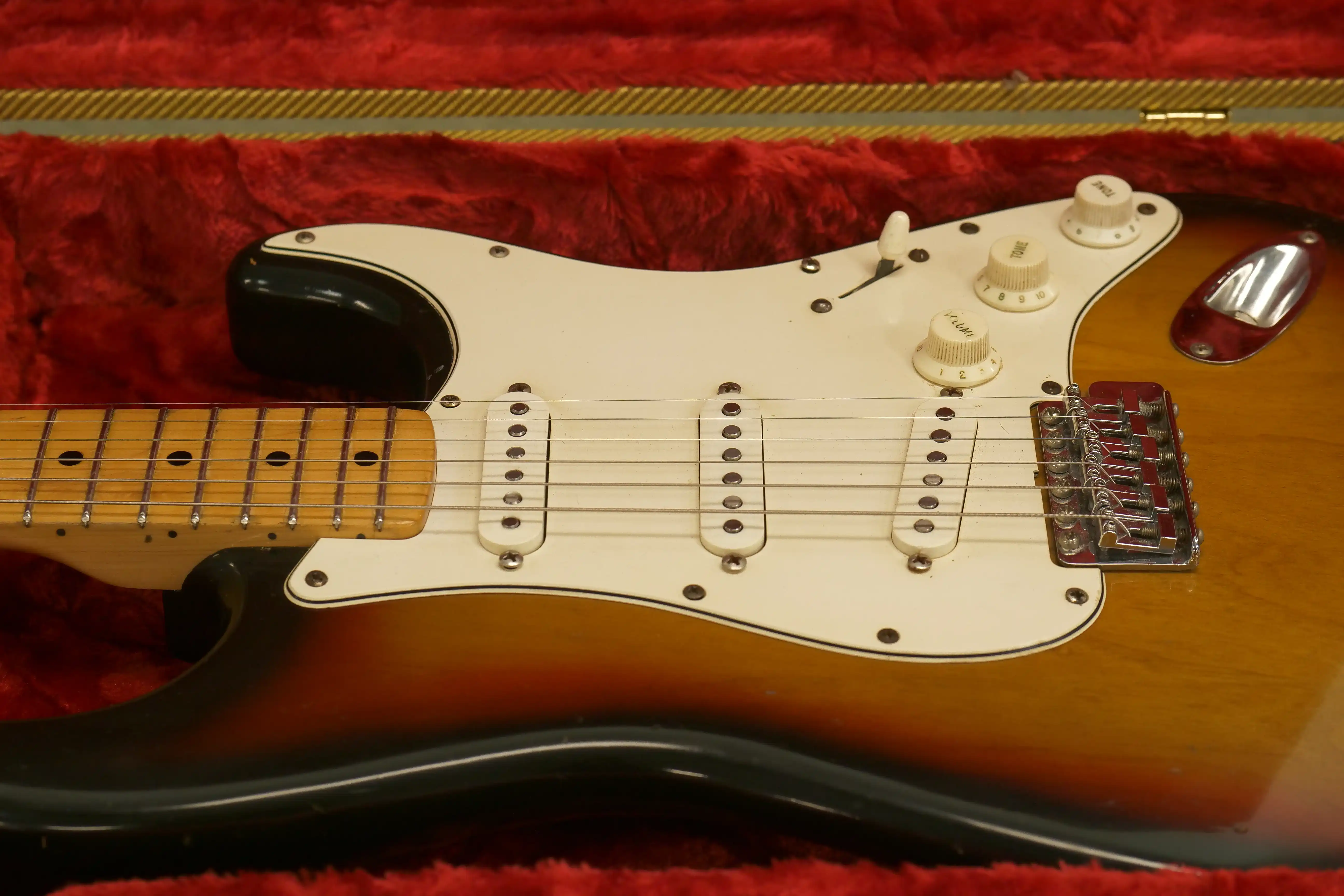Fender 1974-1975 Stratocaster Sunburst Vintage Electric Guitar "SLOWHAND" - Image 4