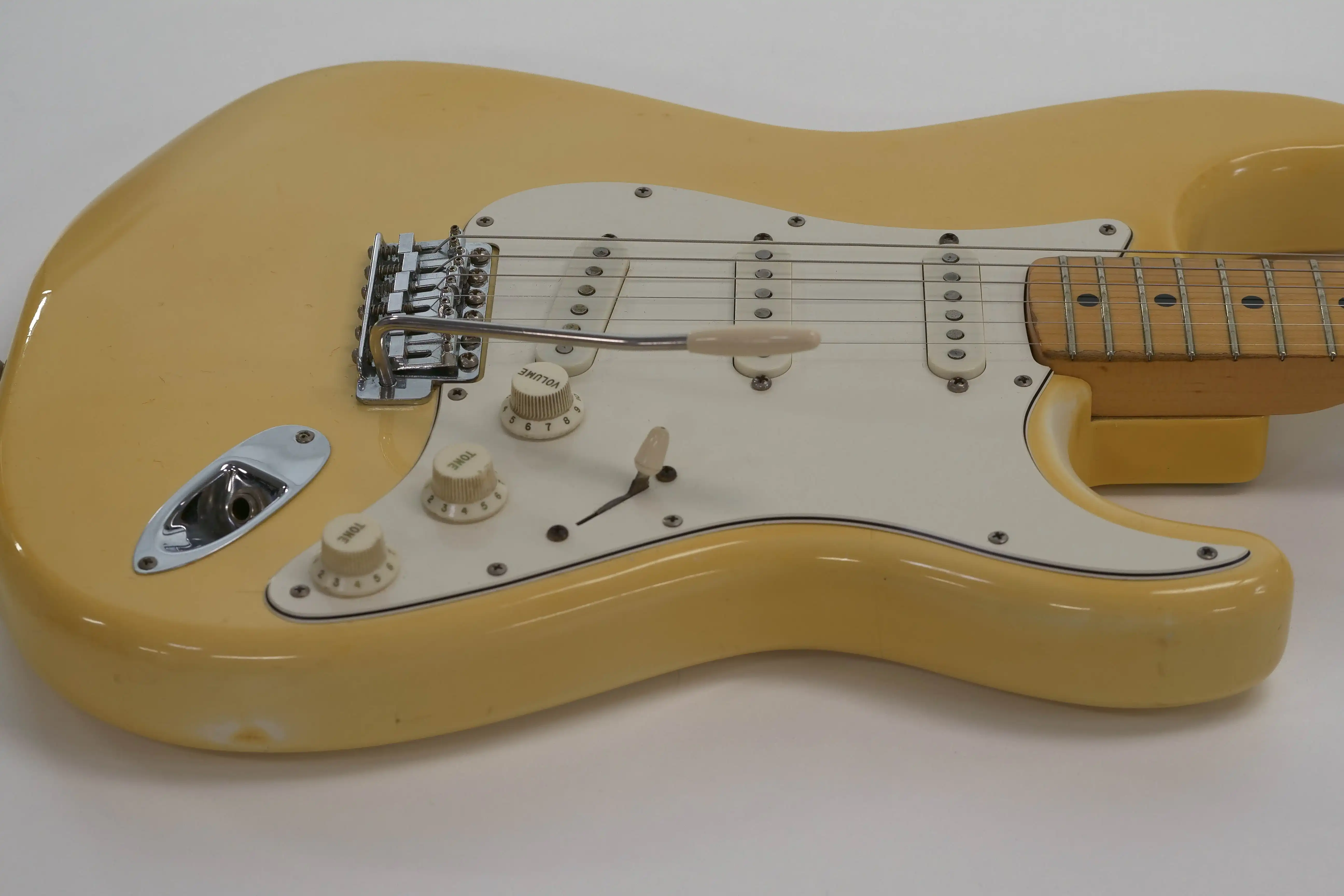Fender 1976-1977 Stratocaster Olympic White Electric Guitar - Image 3