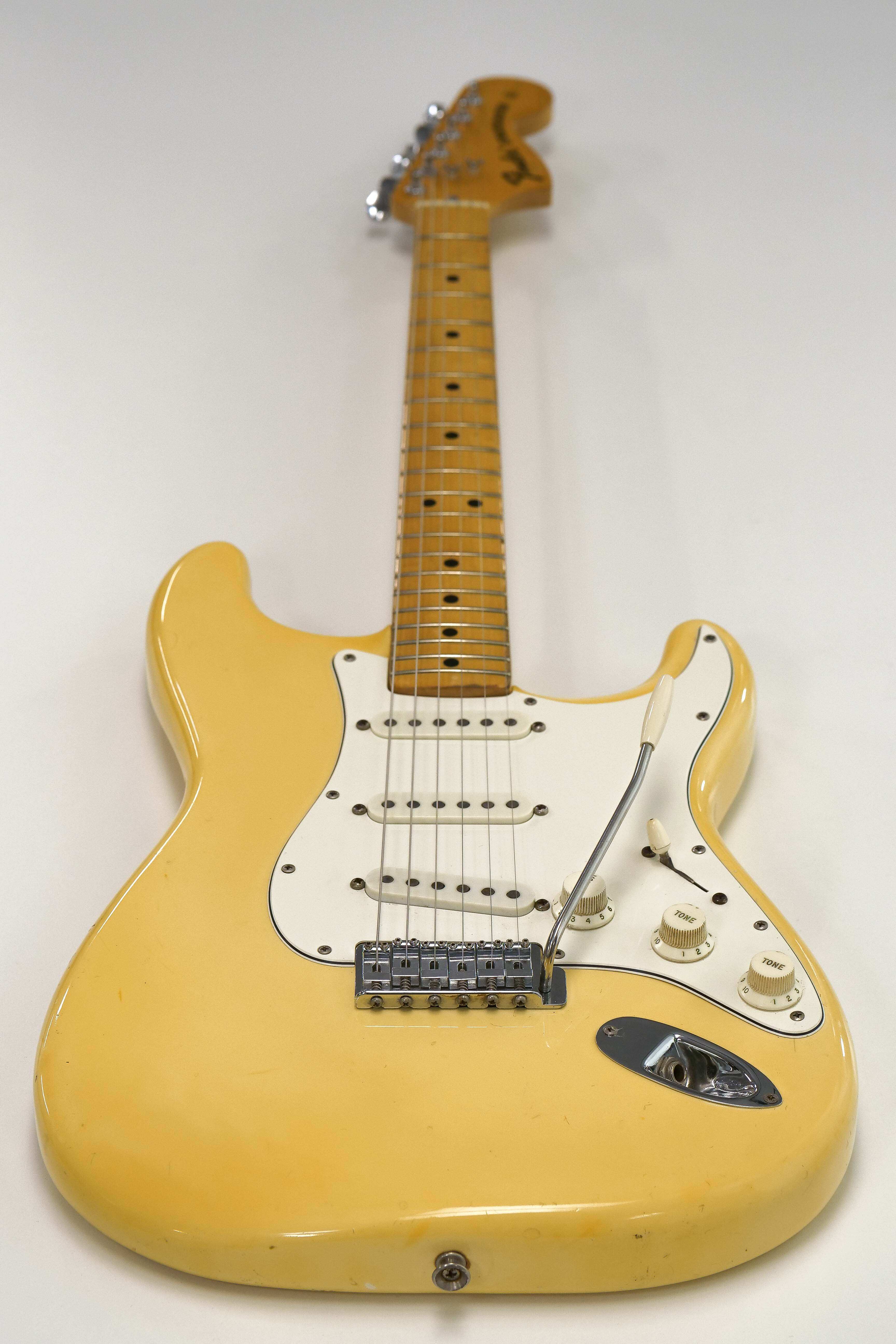 Fender 1976-1977 Stratocaster Olympic White Electric Guitar - Image 4