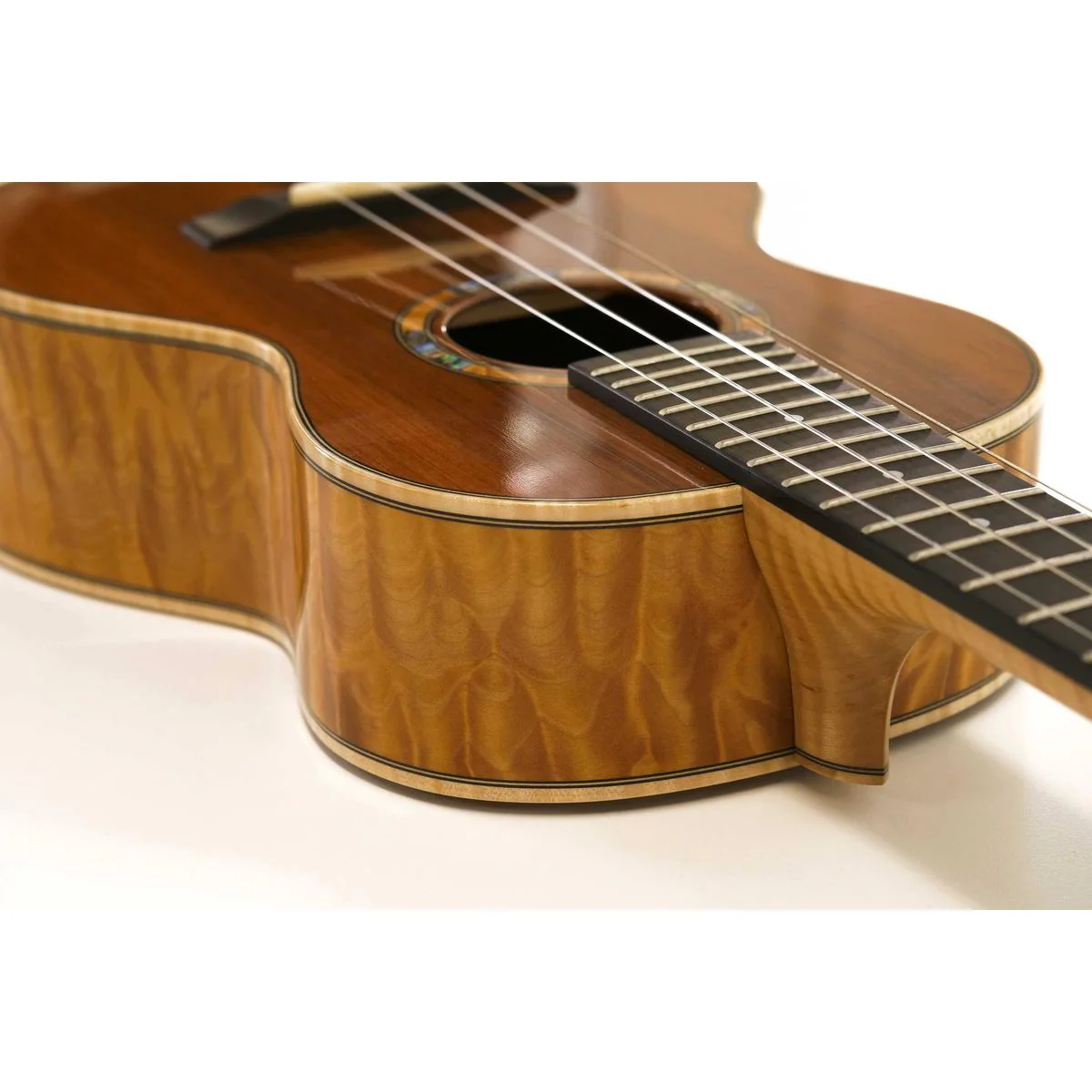 [PRE-OWNED] Kinnard Custom Tenor Sinker Redwood & Big Leaf Quilted Maple “Pale Moon” - Image 12