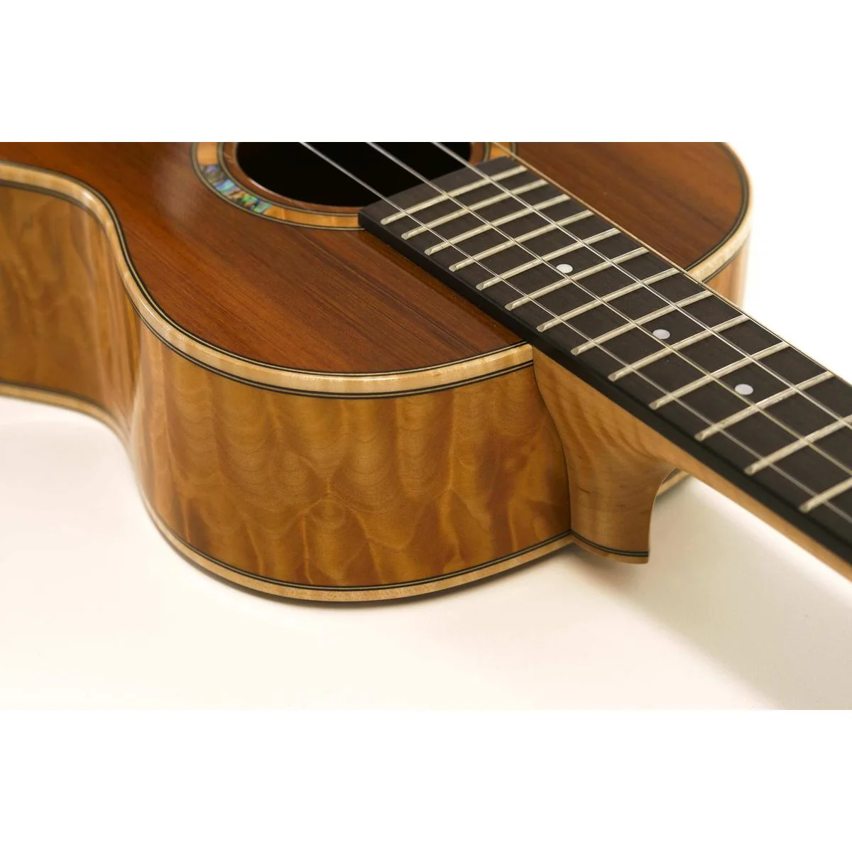 [PRE-OWNED] Kinnard Custom Tenor Sinker Redwood & Big Leaf Quilted Maple “Pale Moon” - Image 13