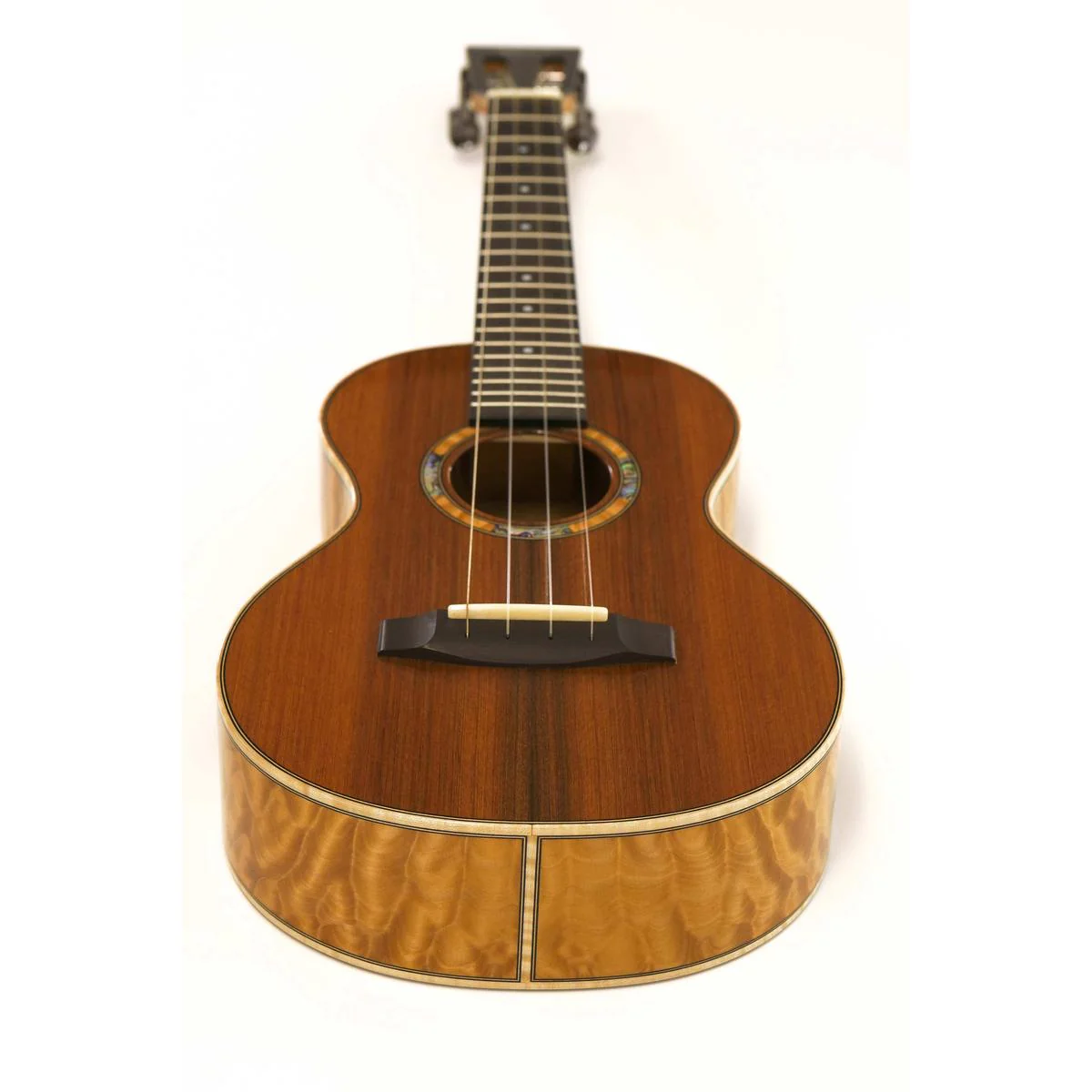 [PRE-OWNED] Kinnard Custom Tenor Sinker Redwood & Big Leaf Quilted Maple “Pale Moon” - Image 5