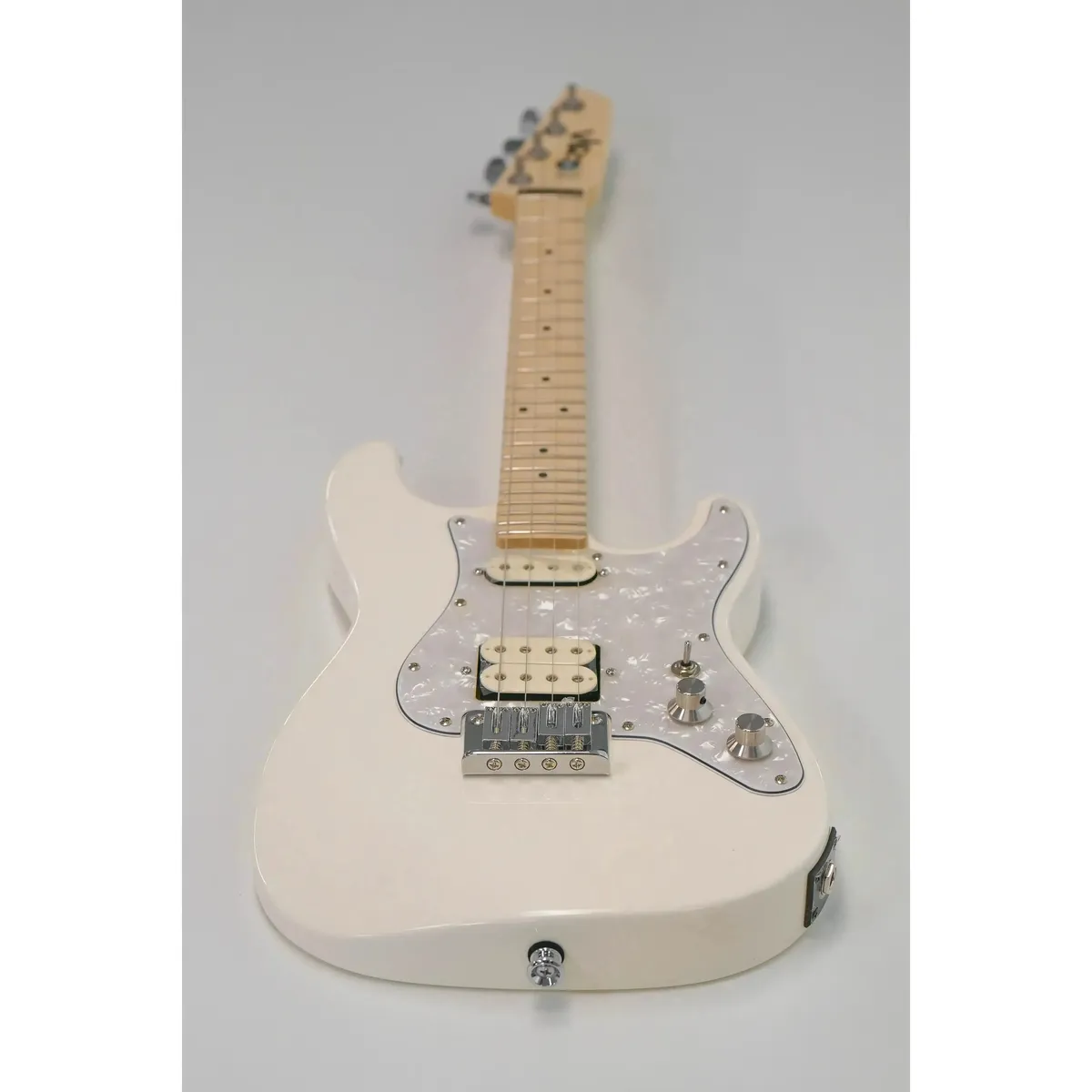 Risa ST-432-CW Strat-Style Electric Tenor Ukulele - Cream White - Image 4