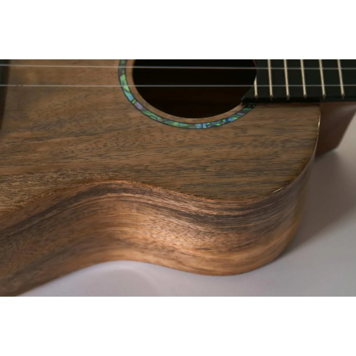 Romero Creations RC-C-MG Spalted Mango Concert Ukulele - Image 3